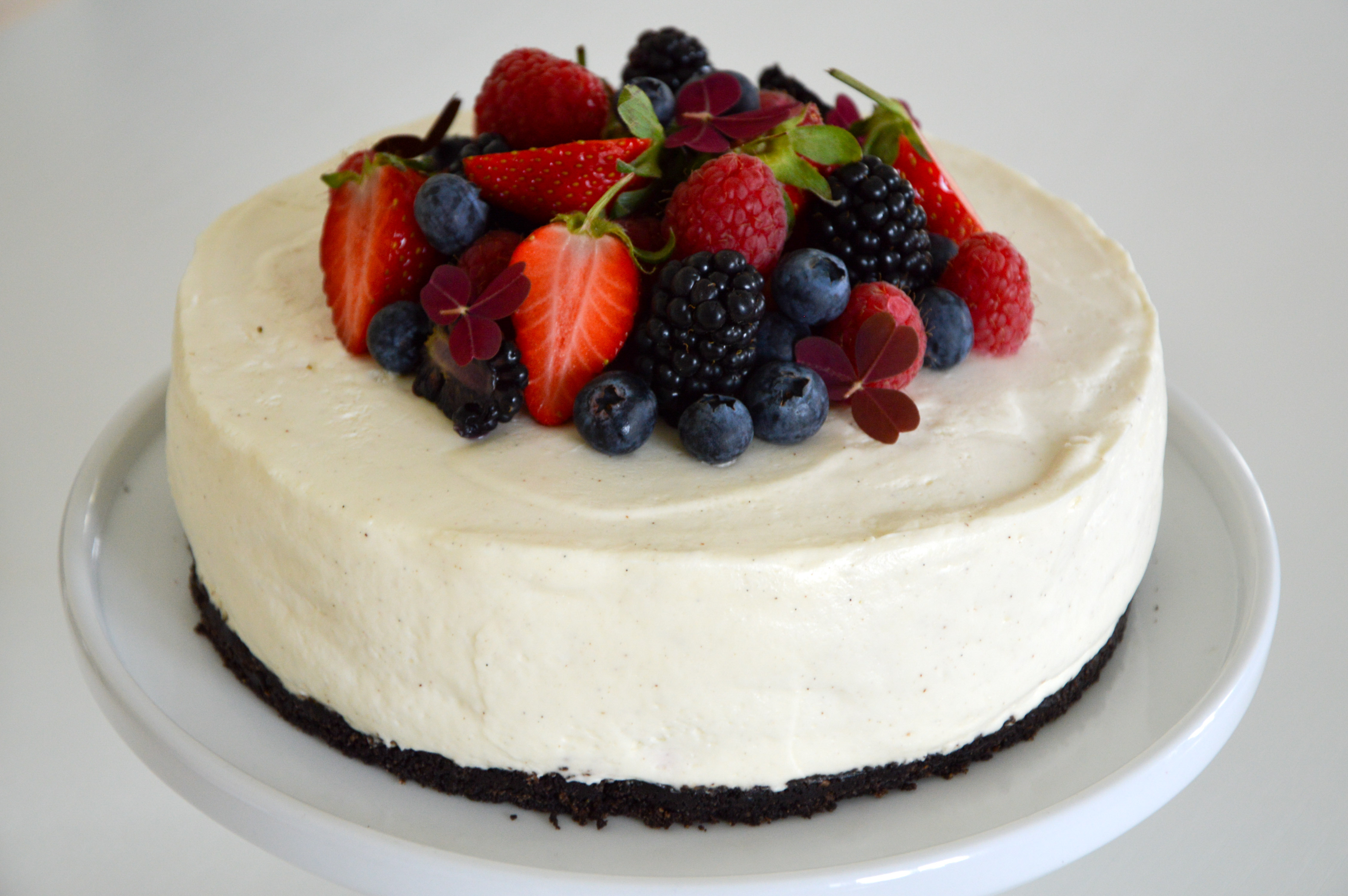 Cheesecake med hvid chokolade og friske hindbær
