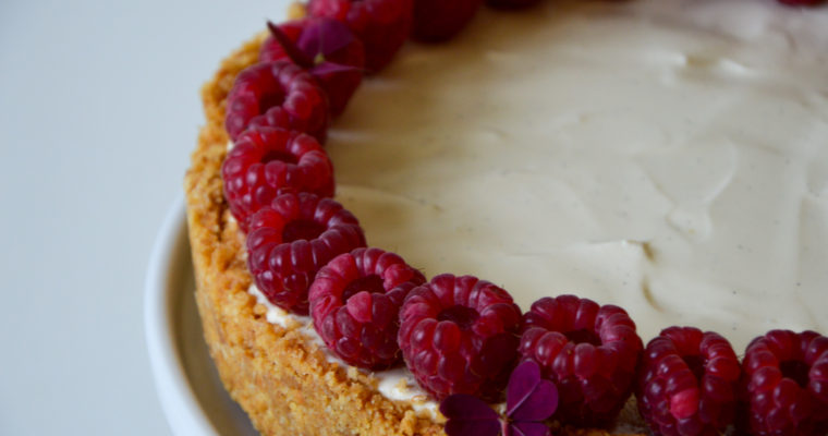 Klassisk cheesecake med fyldte hindbær
