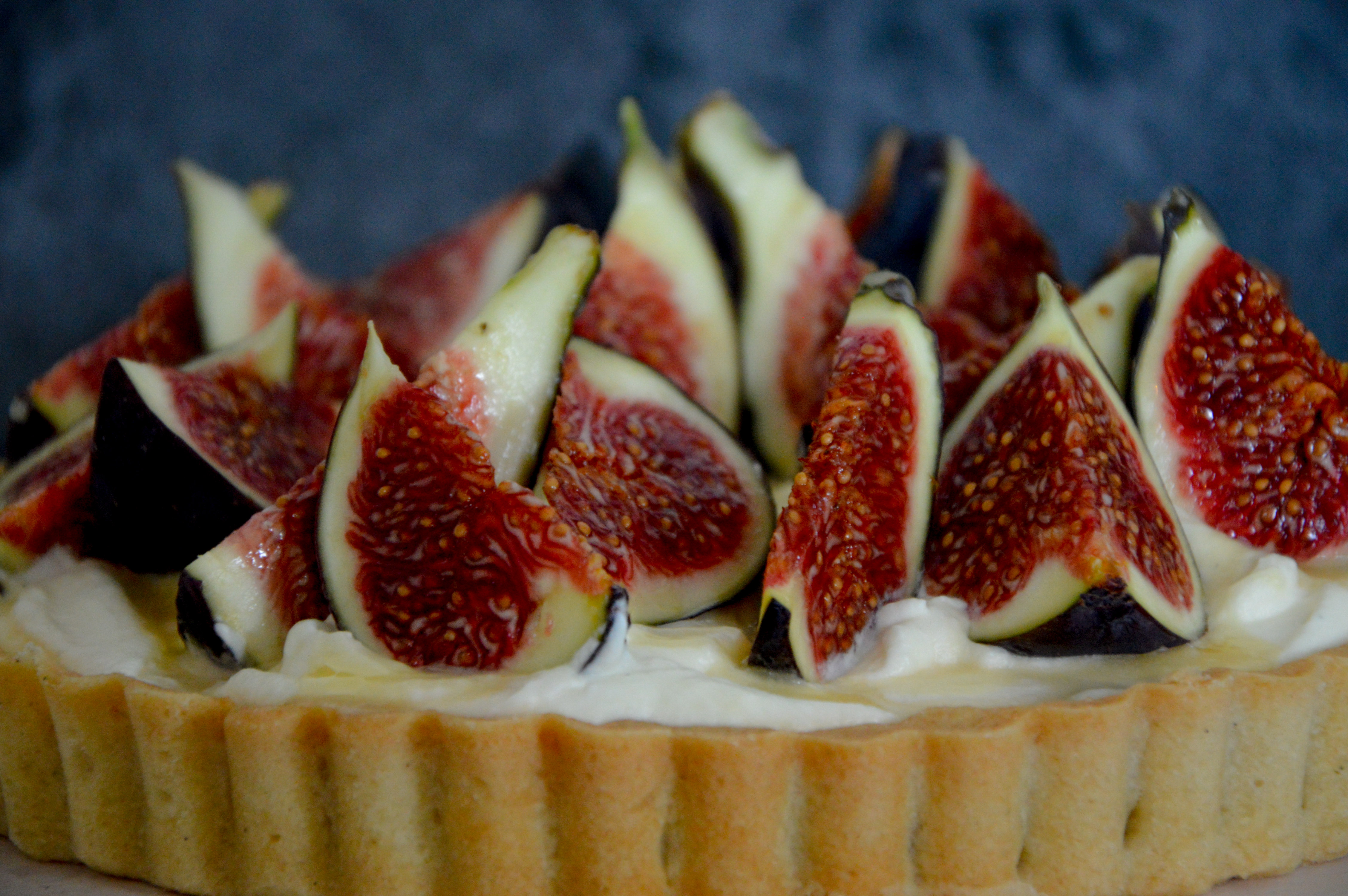 Figentærte med honningskum og frangipane